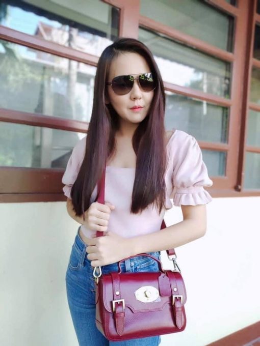 กระเป๋าสะพายหนังวัวแท้
